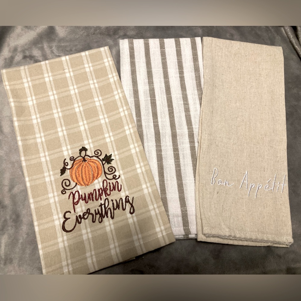 Decorative fall towels